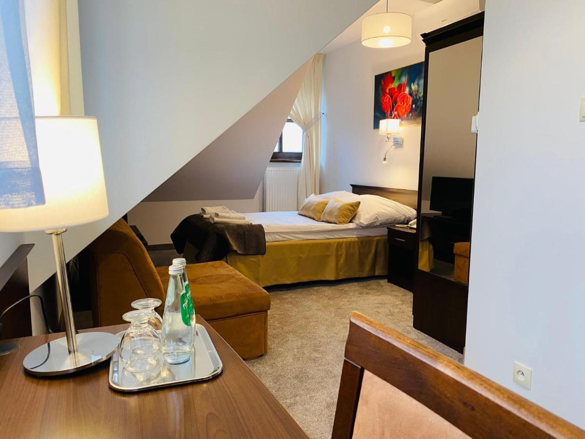 Hotel Tadeusz Uszew Bagian luar foto